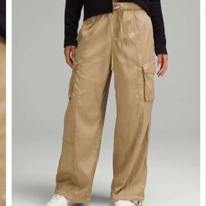 Lightweight Adjustable Mid-Rise Cargo Pant (XS)